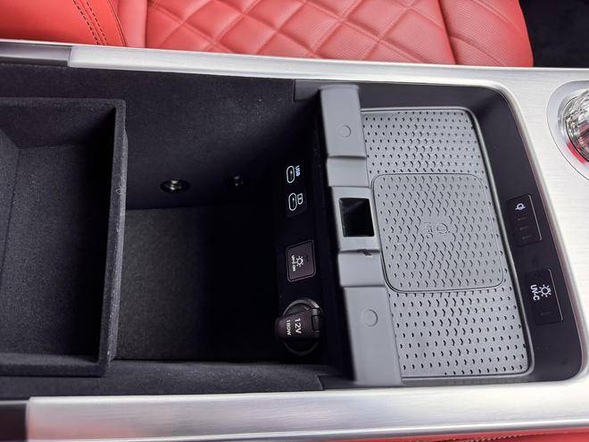 标配2.5T科技感升级 新款捷尼赛思GV70售29.3万起