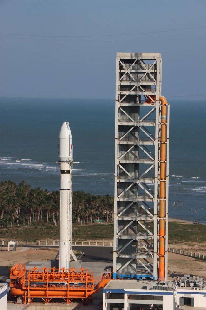 中国首型4米级运载火箭长征十二号首飞成功，是我国目前运力最强两级单芯级火箭